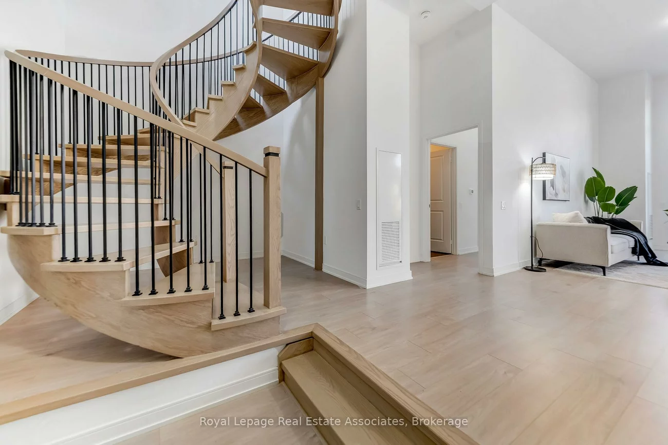 8, Nahani, Hurontario, Mississauga