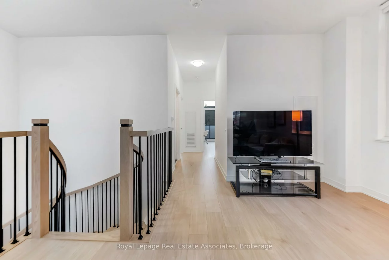 8, Nahani, Hurontario, Mississauga