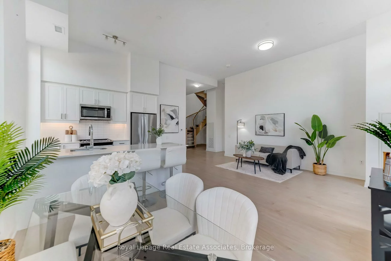 8, Nahani, Hurontario, Mississauga