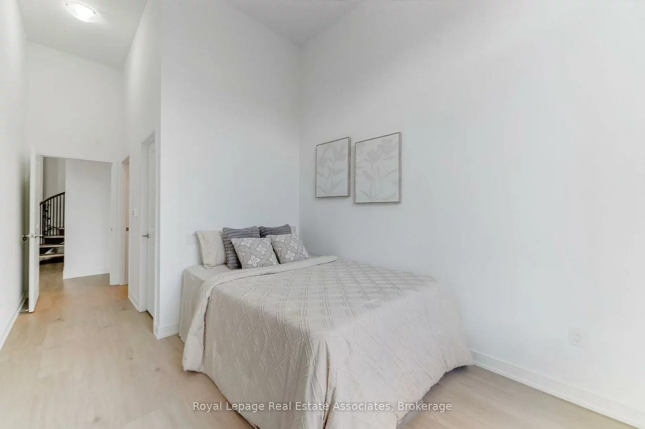 8, Nahani, Hurontario, Mississauga