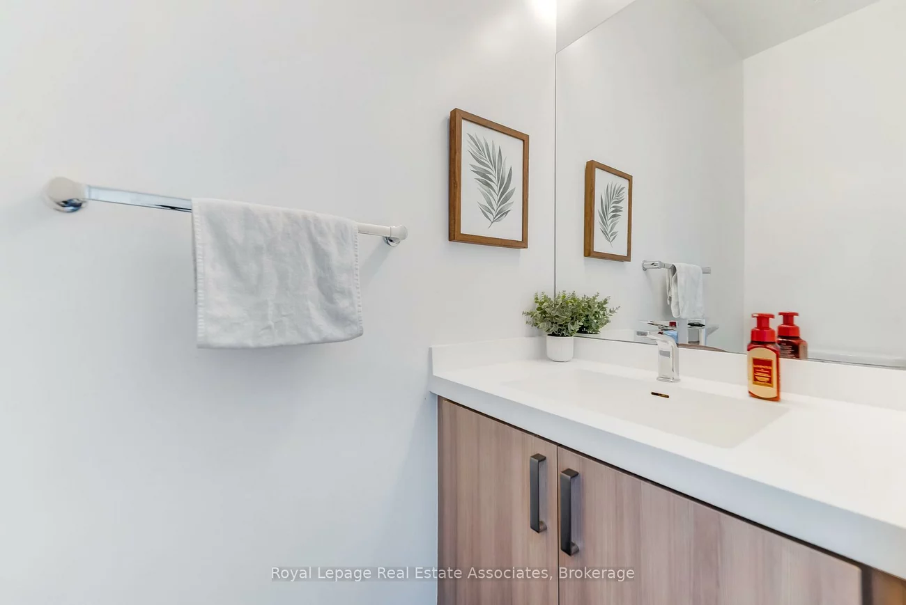 8, Nahani, Hurontario, Mississauga