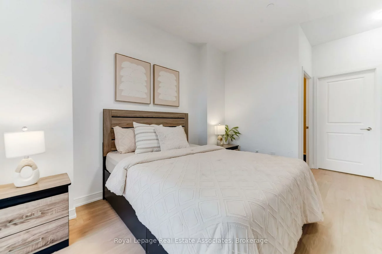 8, Nahani, Hurontario, Mississauga