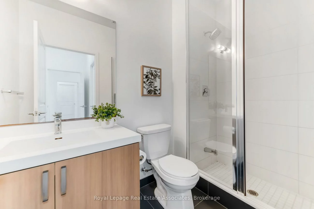 8, Nahani, Hurontario, Mississauga