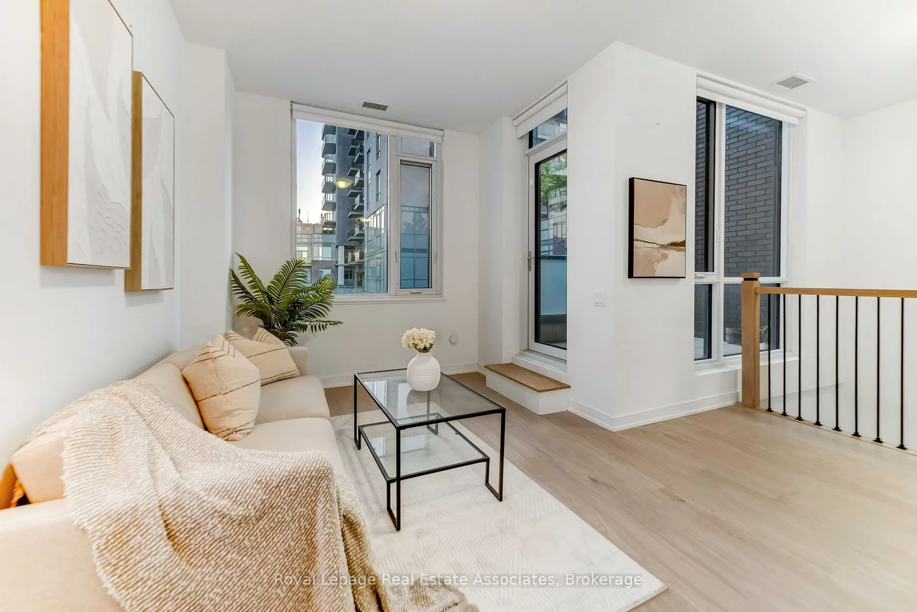 8, Nahani, Hurontario, Mississauga