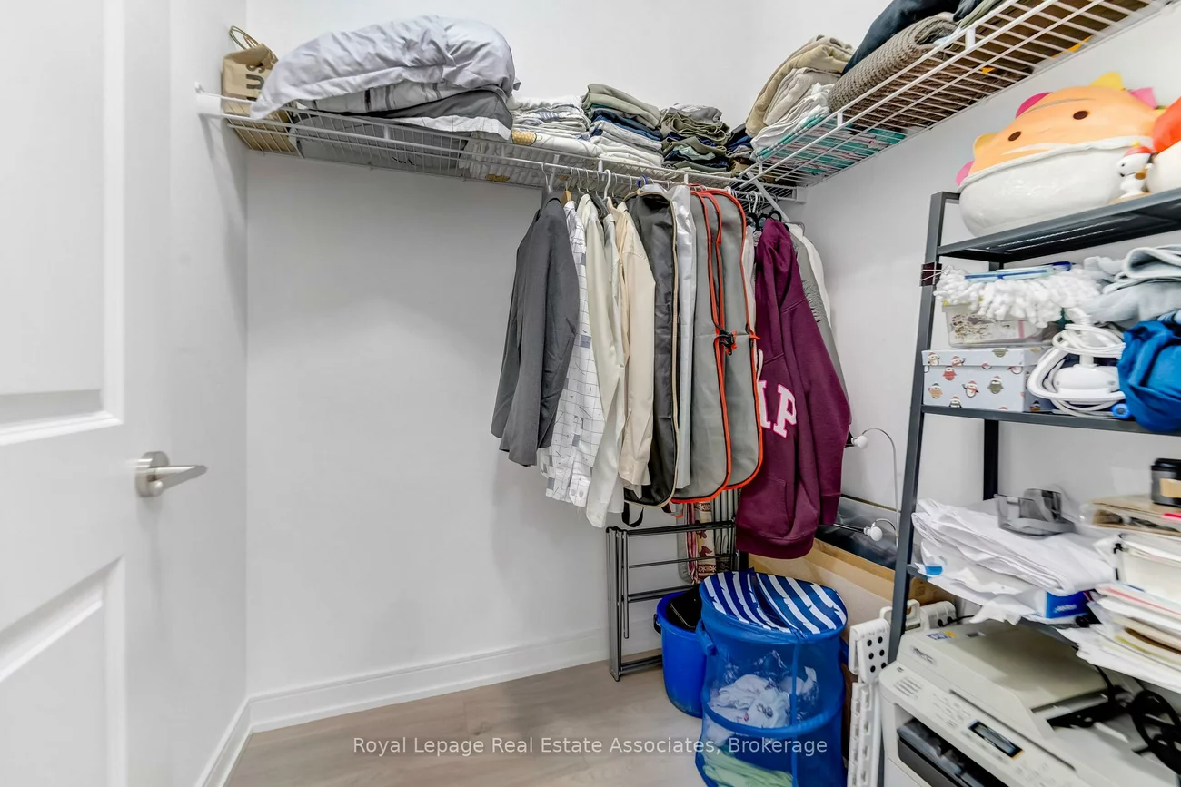 8, Nahani, Hurontario, Mississauga