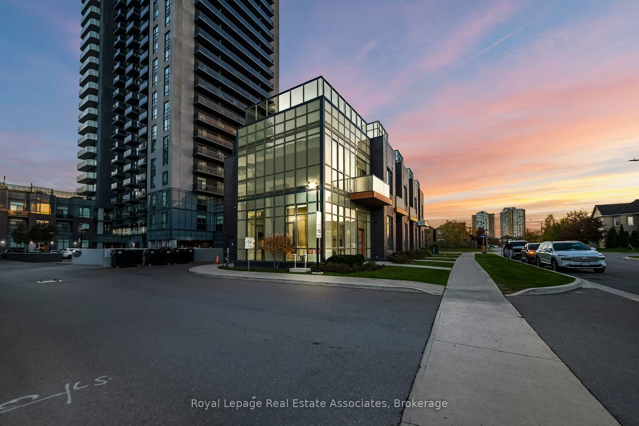 8, Nahani, Hurontario, Mississauga