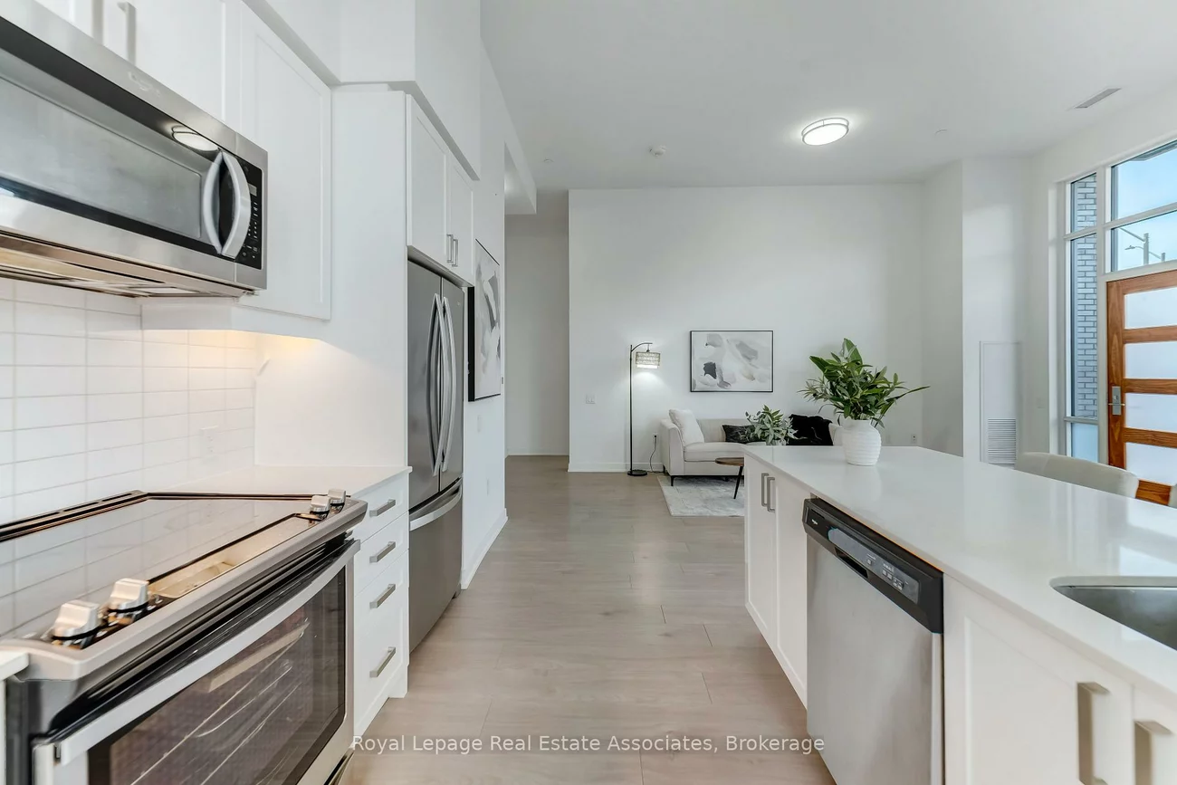 8, Nahani, Hurontario, Mississauga