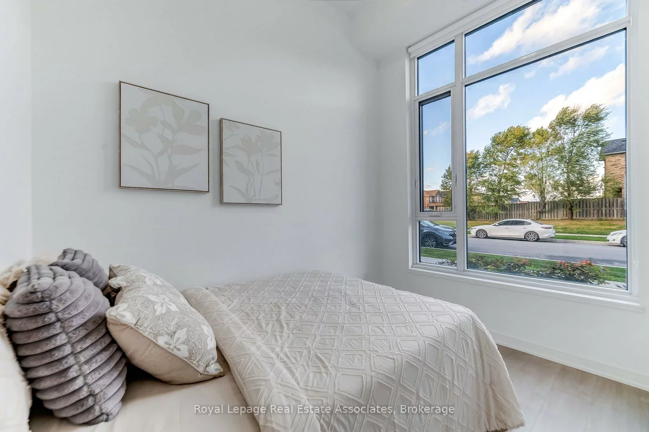 8, Nahani, Hurontario, Mississauga