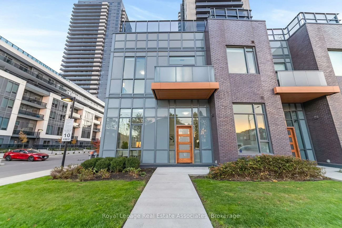 8, Nahani, Hurontario, Mississauga