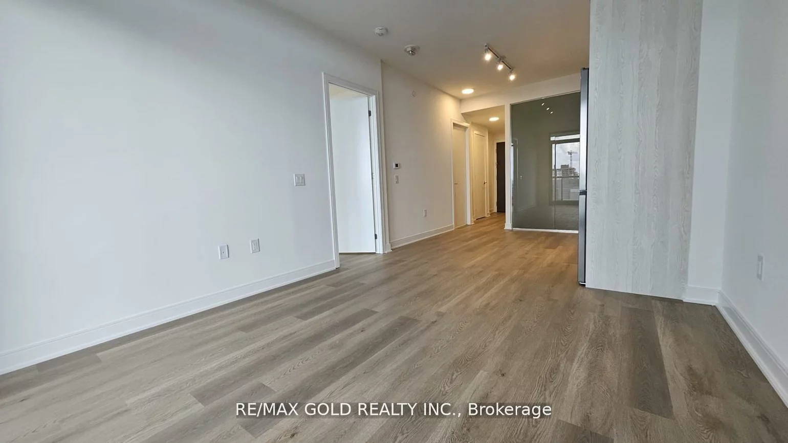 86, Dundas, Cooksville, Mississauga