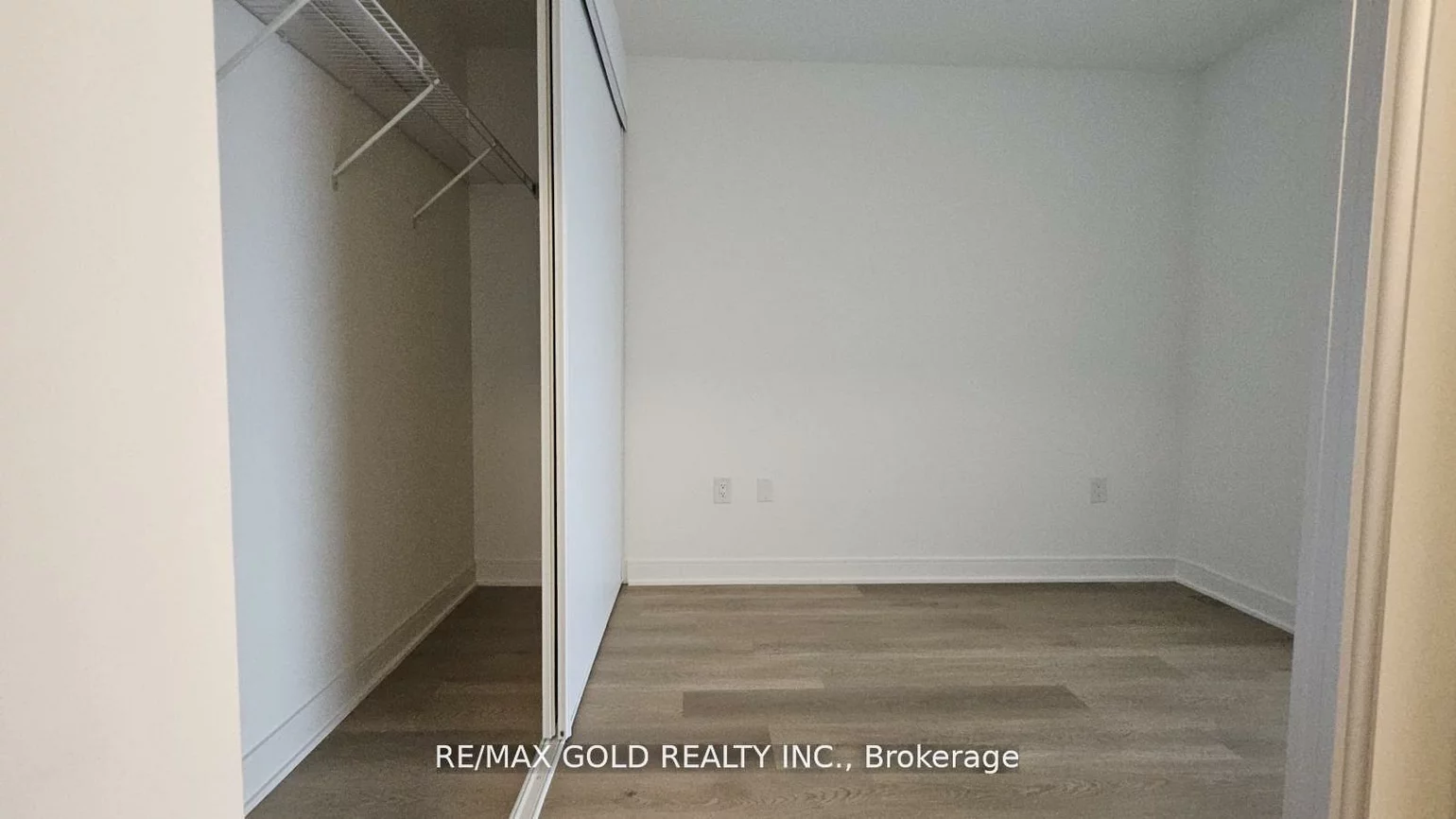 86, Dundas, Cooksville, Mississauga