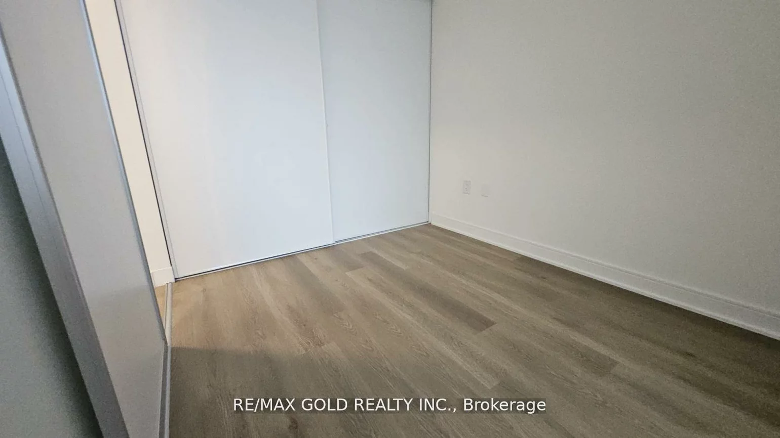 86, Dundas, Cooksville, Mississauga