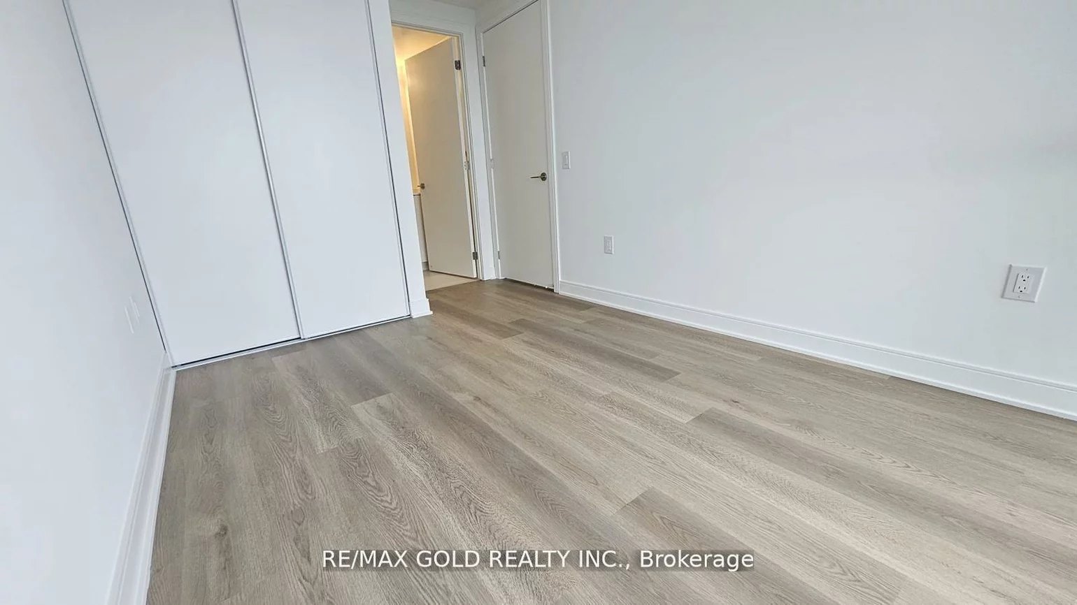 86, Dundas, Cooksville, Mississauga