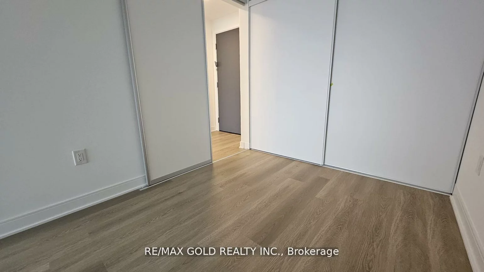 86, Dundas, Cooksville, Mississauga