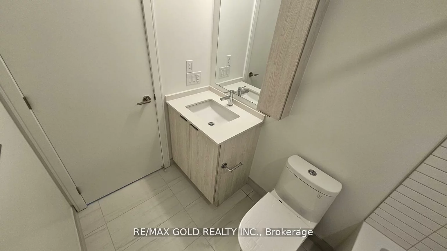 86, Dundas, Cooksville, Mississauga