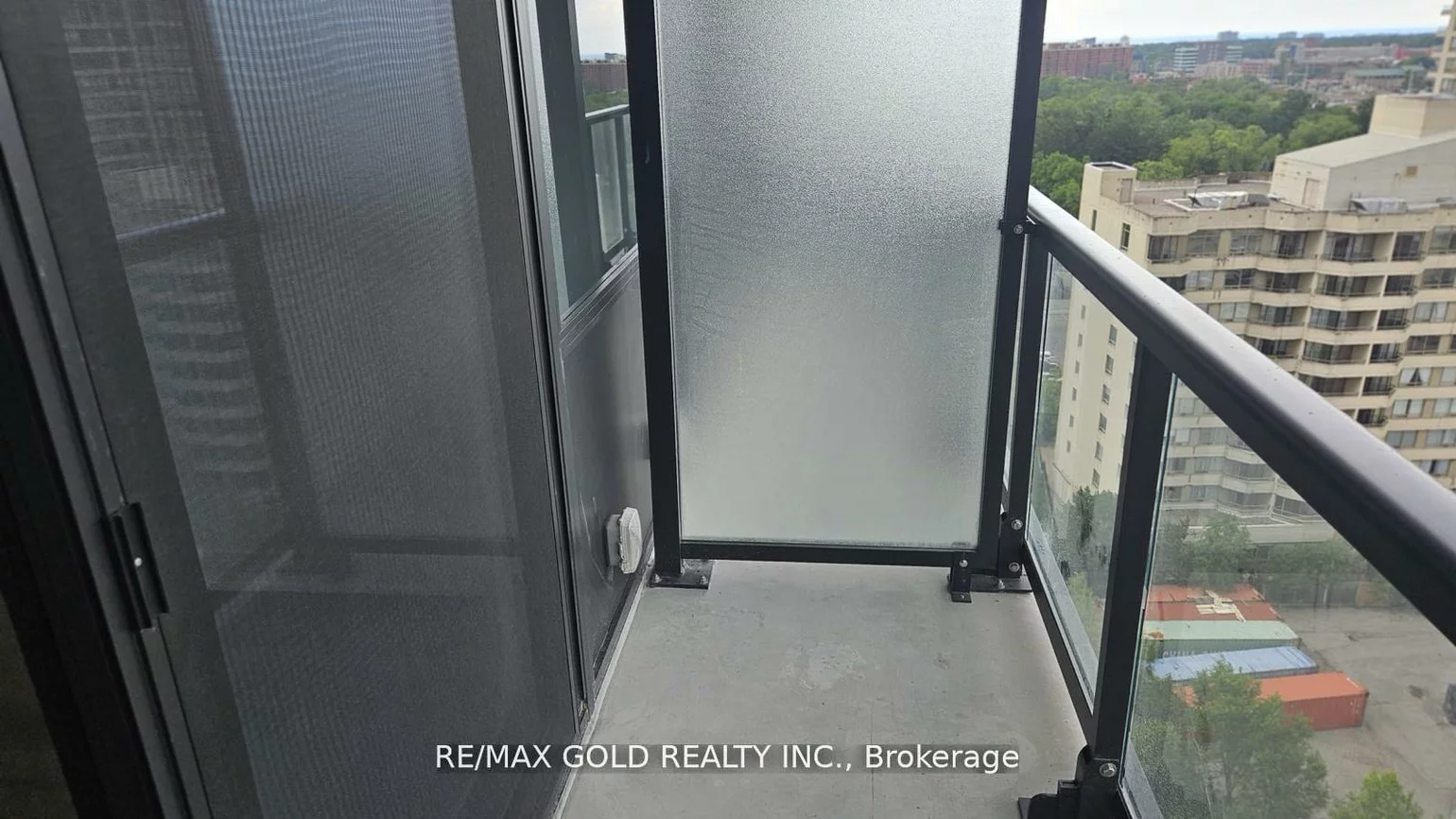 86, Dundas, Cooksville, Mississauga