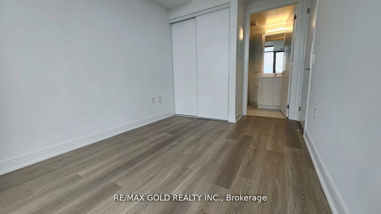 86, Dundas, Cooksville, Mississauga