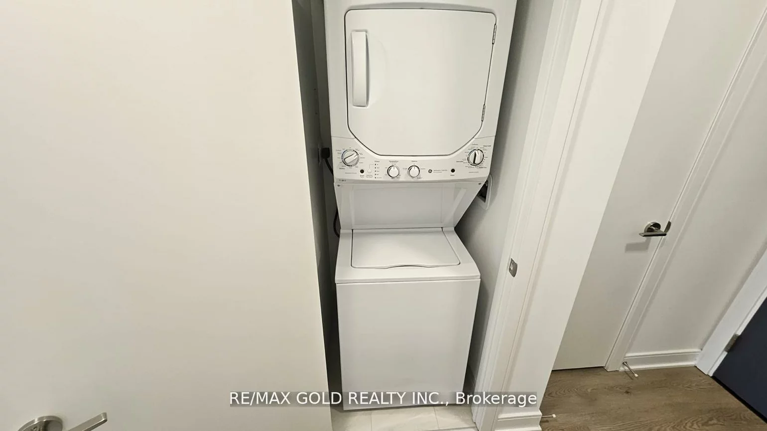 86, Dundas, Cooksville, Mississauga