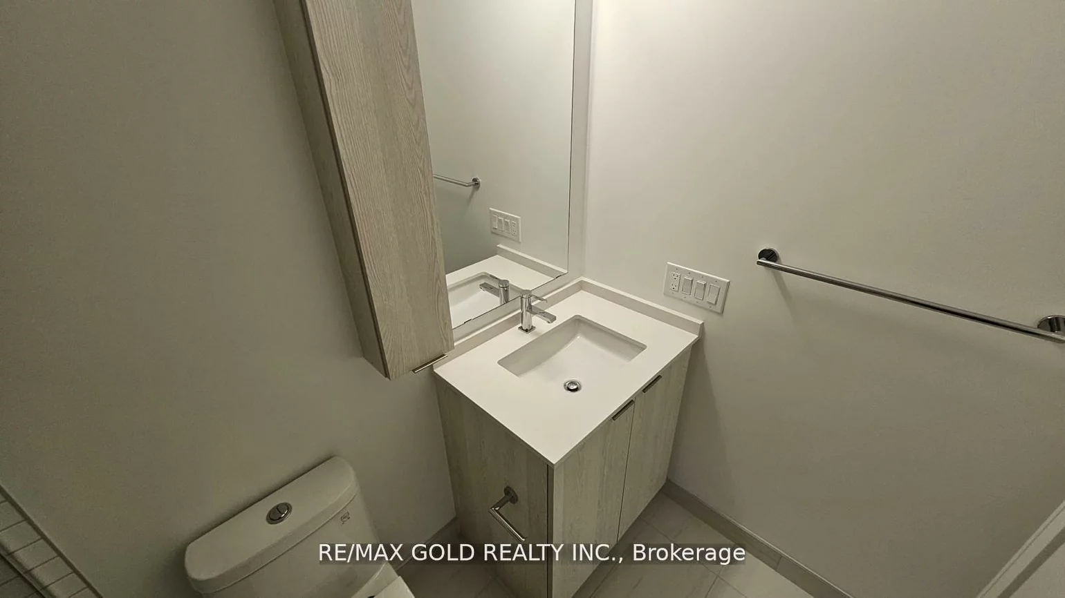 86, Dundas, Cooksville, Mississauga