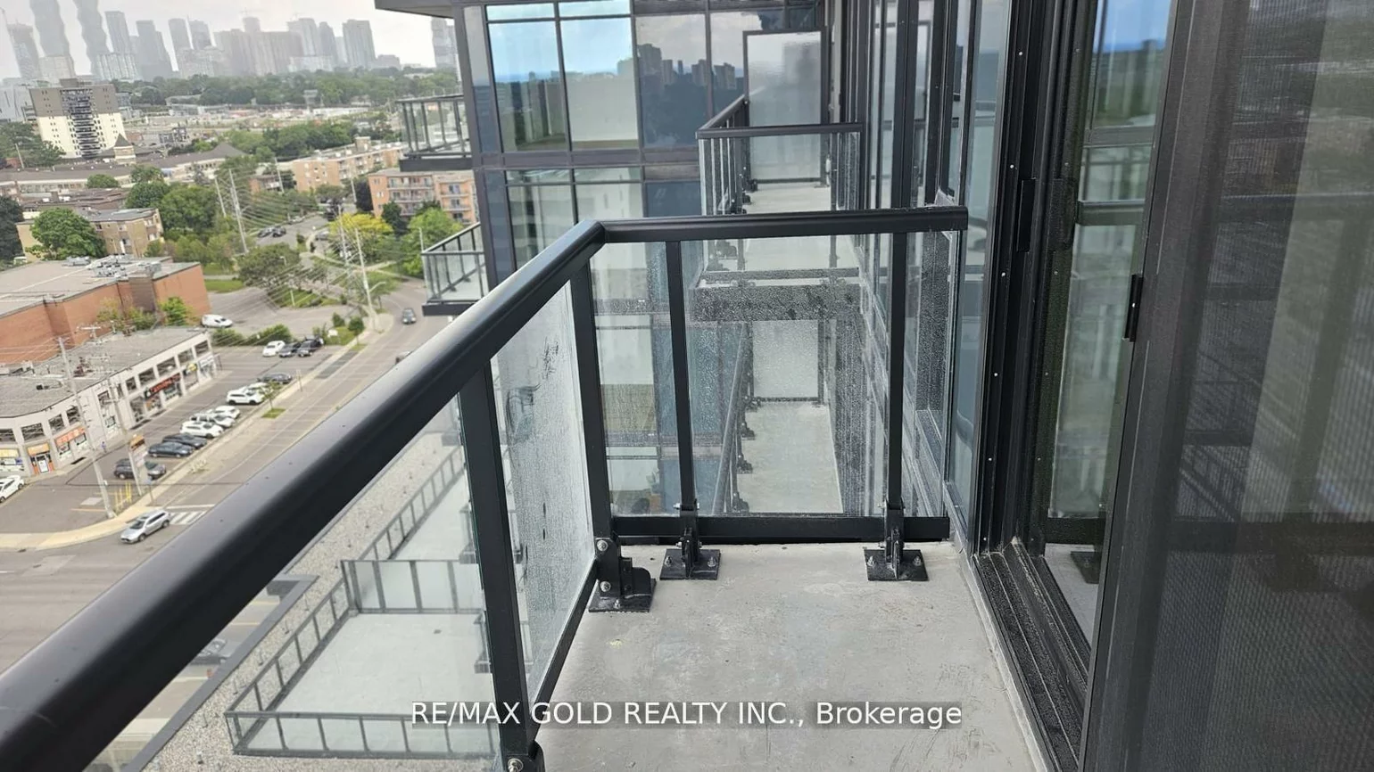 86, Dundas, Cooksville, Mississauga