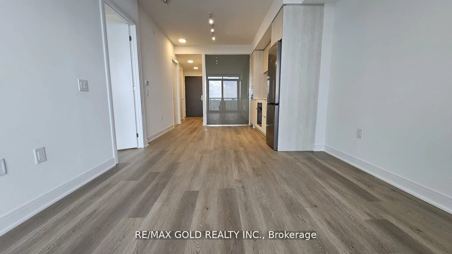 86, Dundas, Cooksville, Mississauga