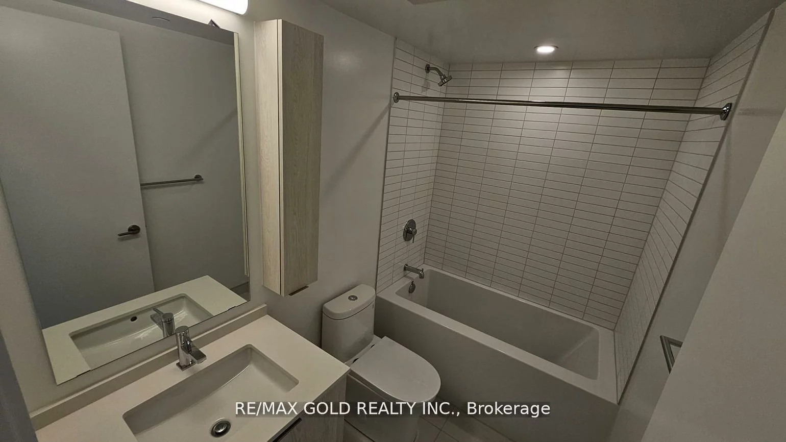 86, Dundas, Cooksville, Mississauga