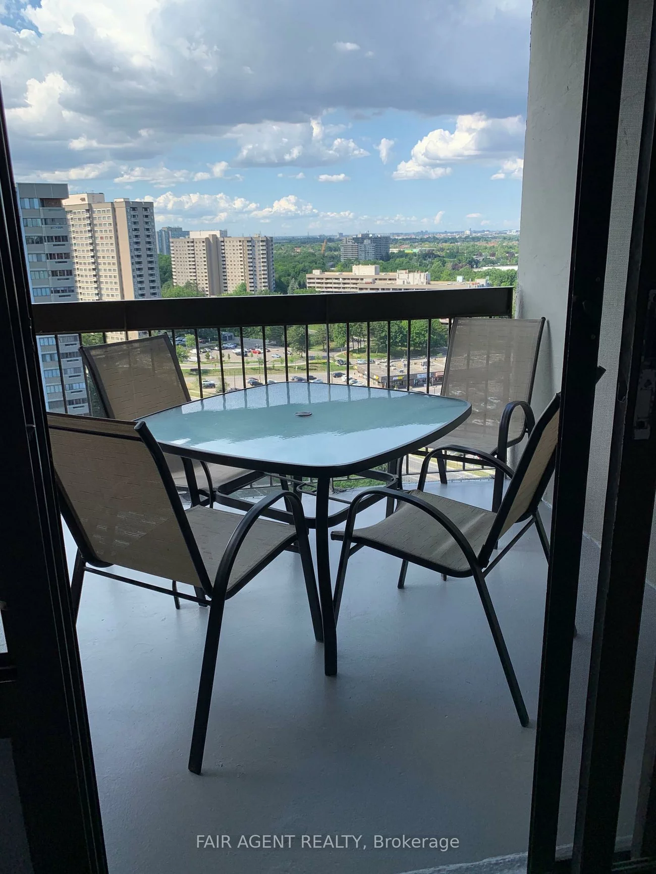 20, Mississauga Valley, Mississauga Valleys, Mississauga