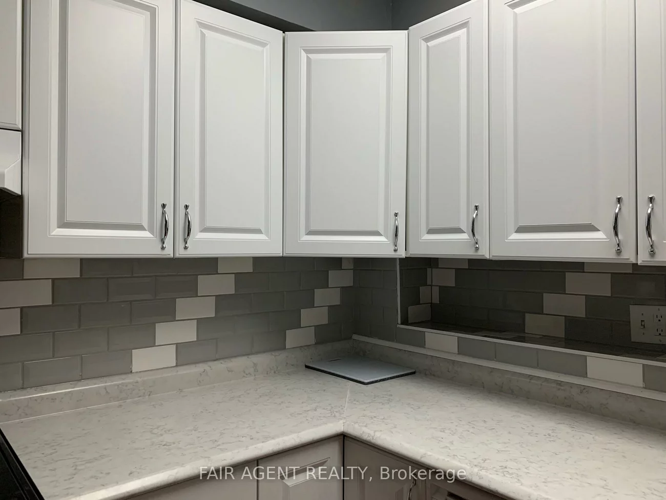 20, Mississauga Valley, Mississauga Valleys, Mississauga