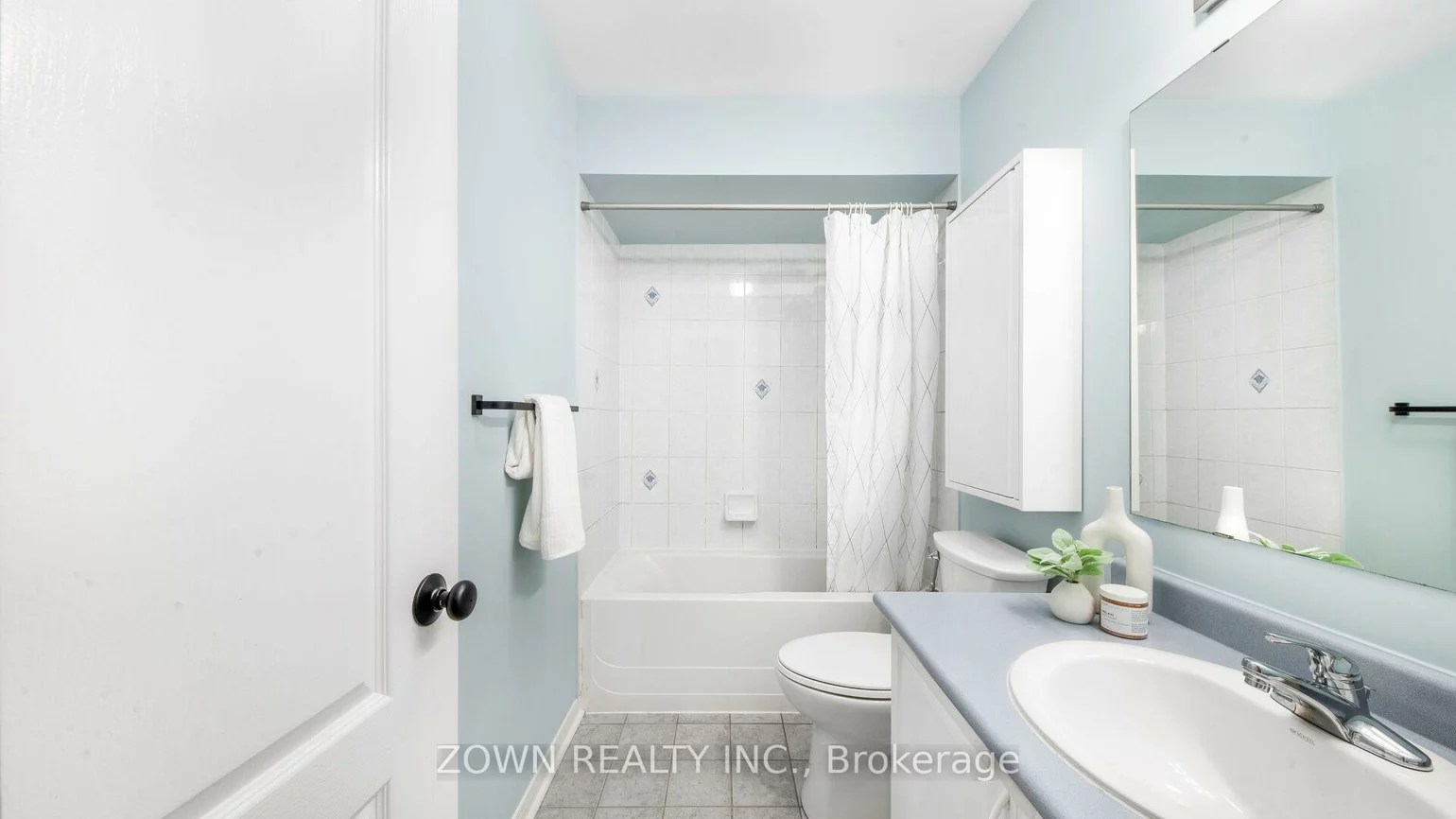 525, Novo Star, Meadowvale Village, Mississauga