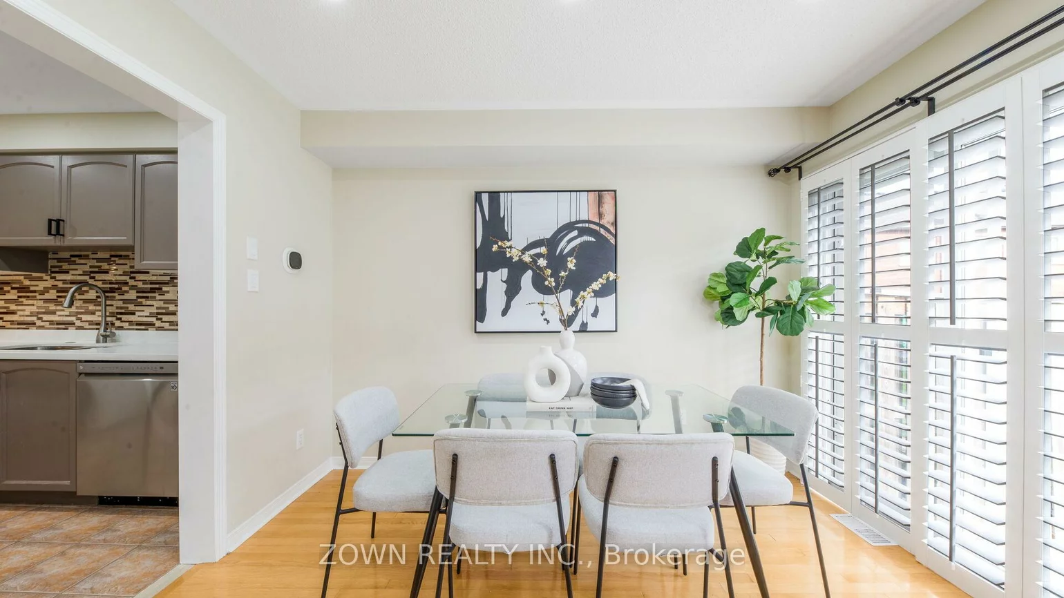 525, Novo Star, Meadowvale Village, Mississauga