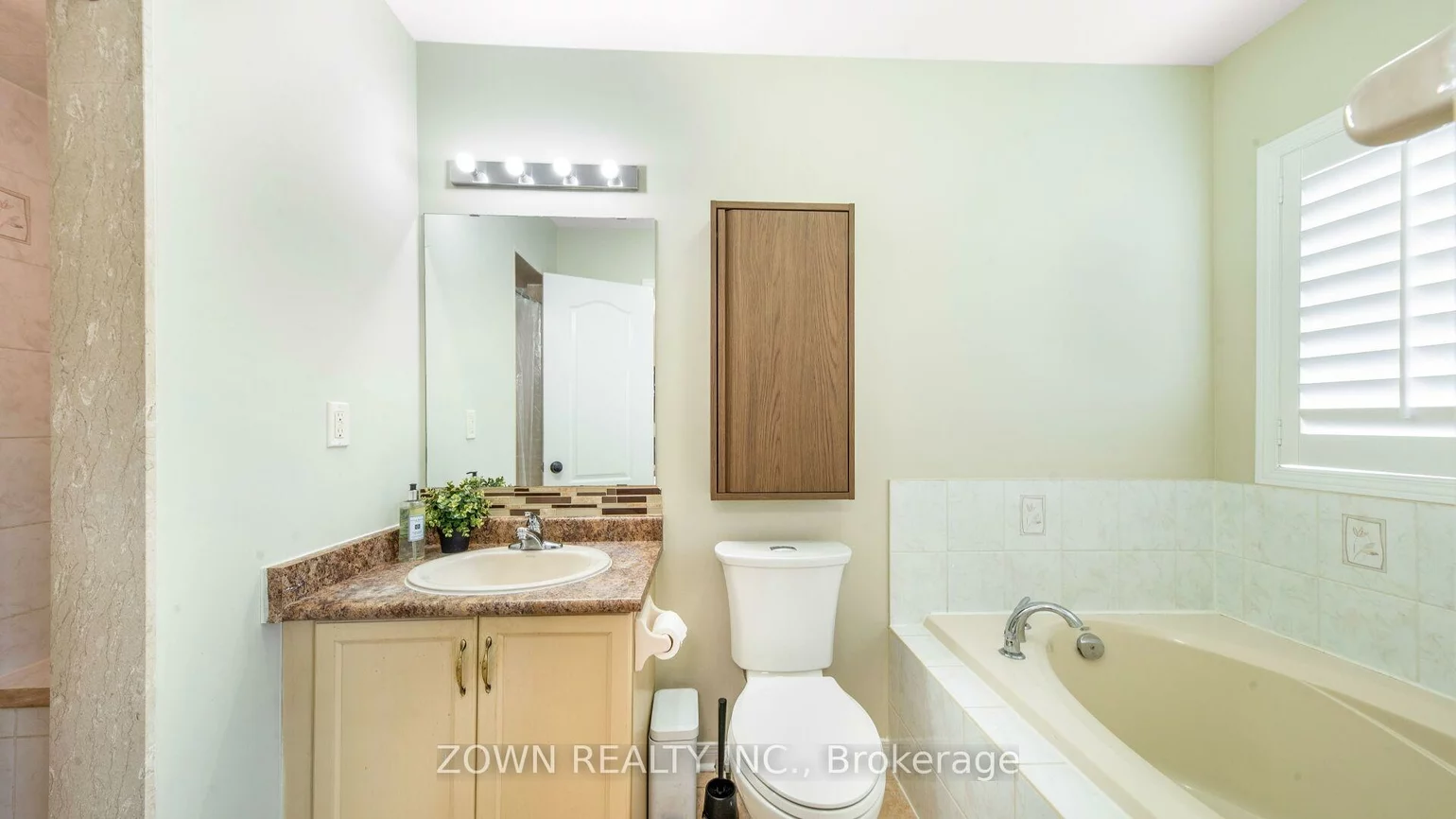 525, Novo Star, Meadowvale Village, Mississauga