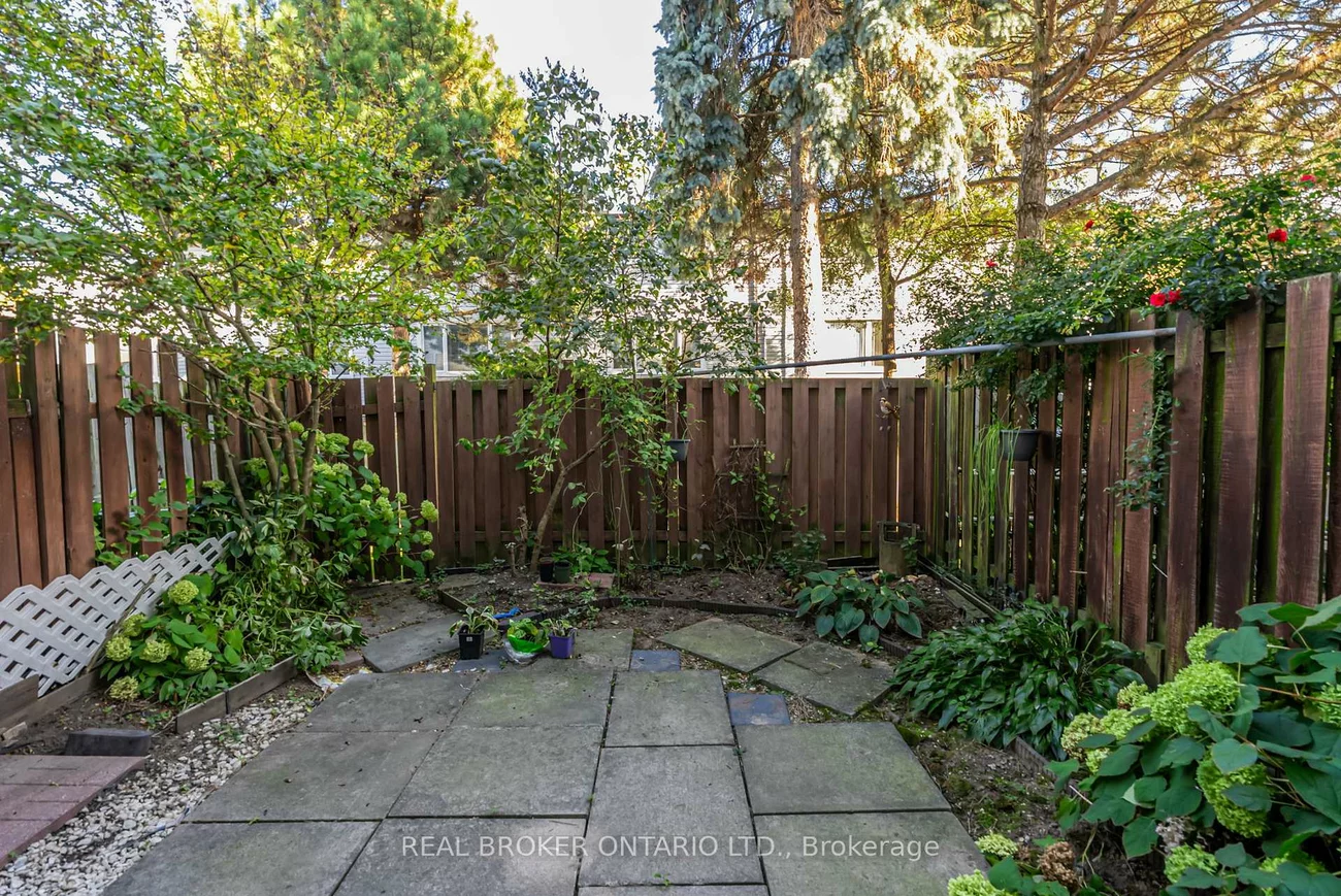 2440, Bromsgrove, Clarkson, Mississauga