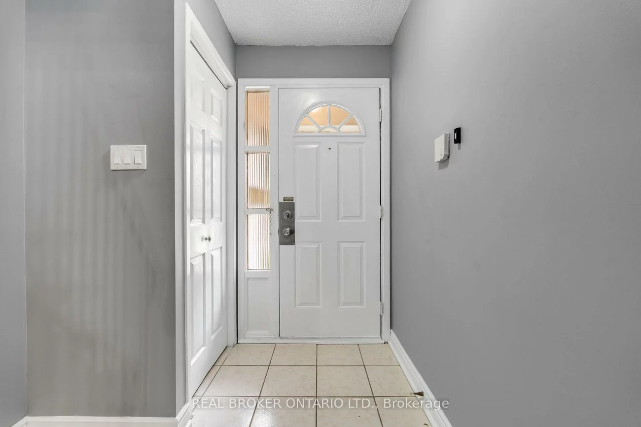 2440, Bromsgrove, Clarkson, Mississauga