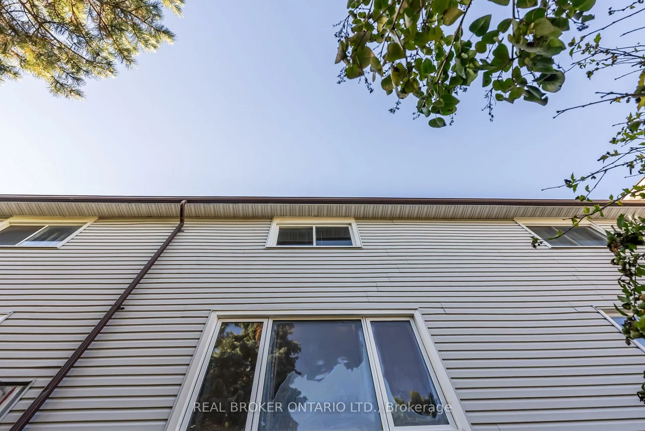 2440, Bromsgrove, Clarkson, Mississauga