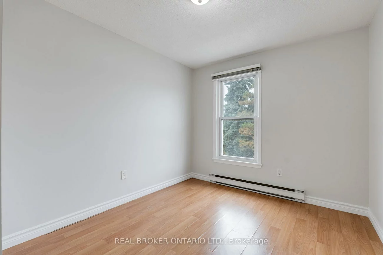 2440, Bromsgrove, Clarkson, Mississauga