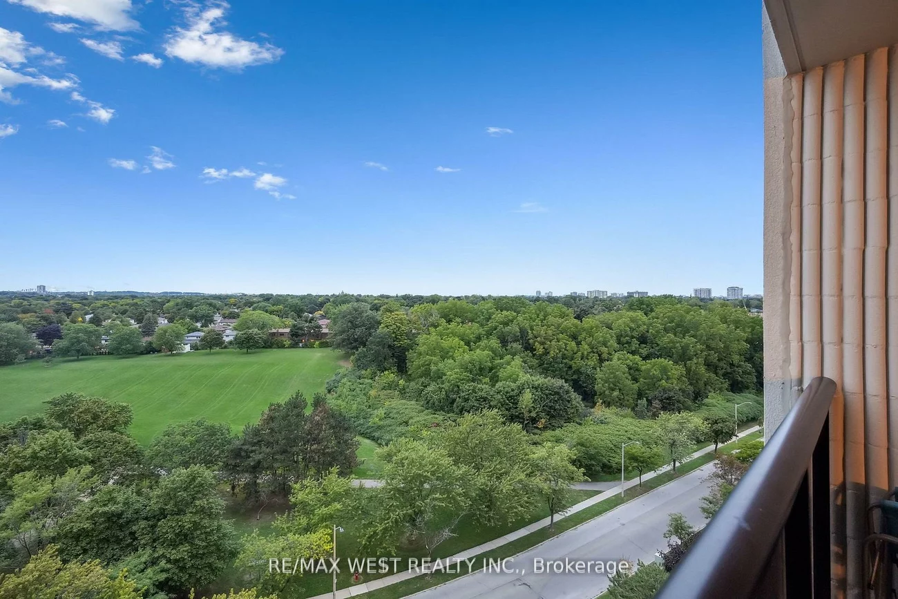 530, Lolita, Mississauga Valleys, Mississauga