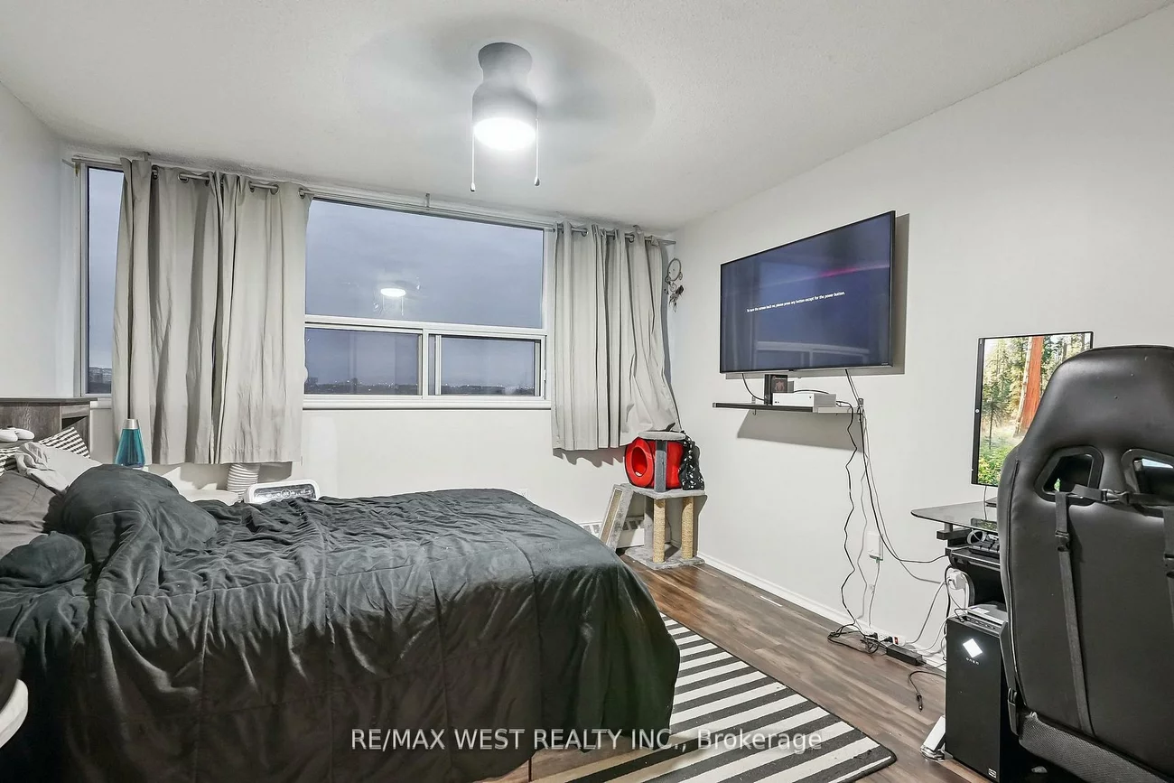 530, Lolita, Mississauga Valleys, Mississauga