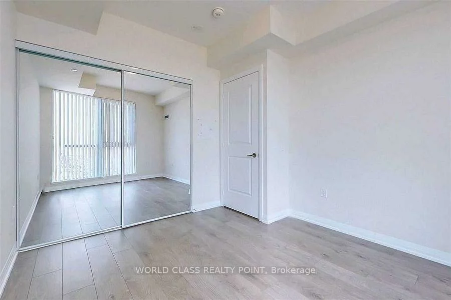 35, Watergarden, Hurontario, Mississauga