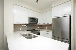 35, Watergarden, Hurontario, Mississauga