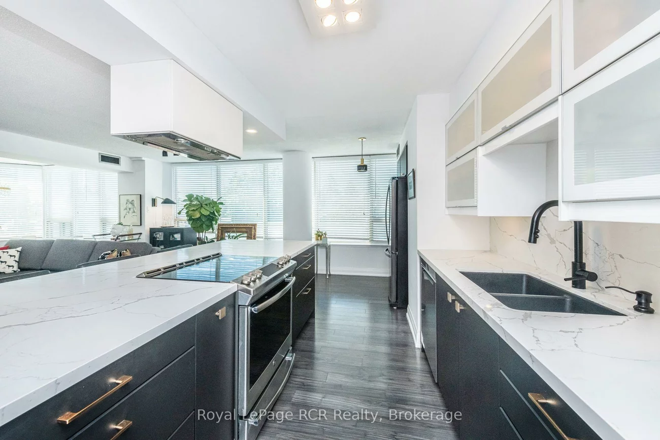 700, Constellation, Hurontario, Mississauga