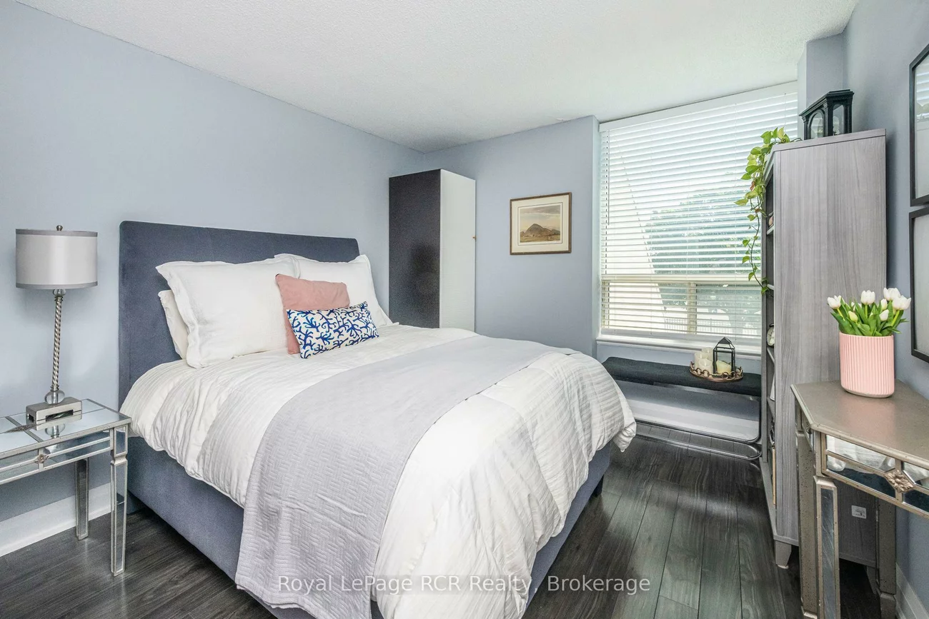 700, Constellation, Hurontario, Mississauga