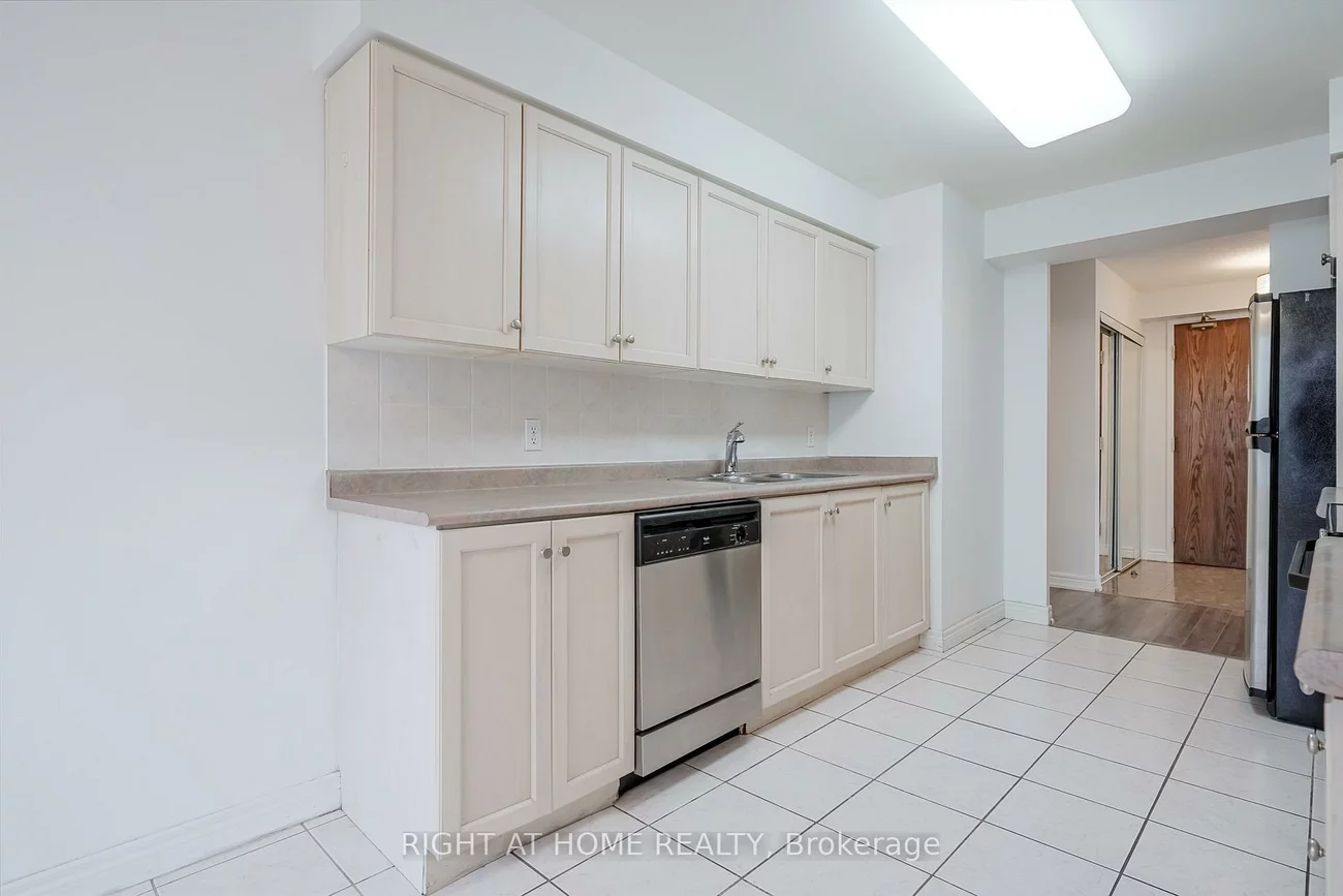 156, Enfield, City Centre, Mississauga