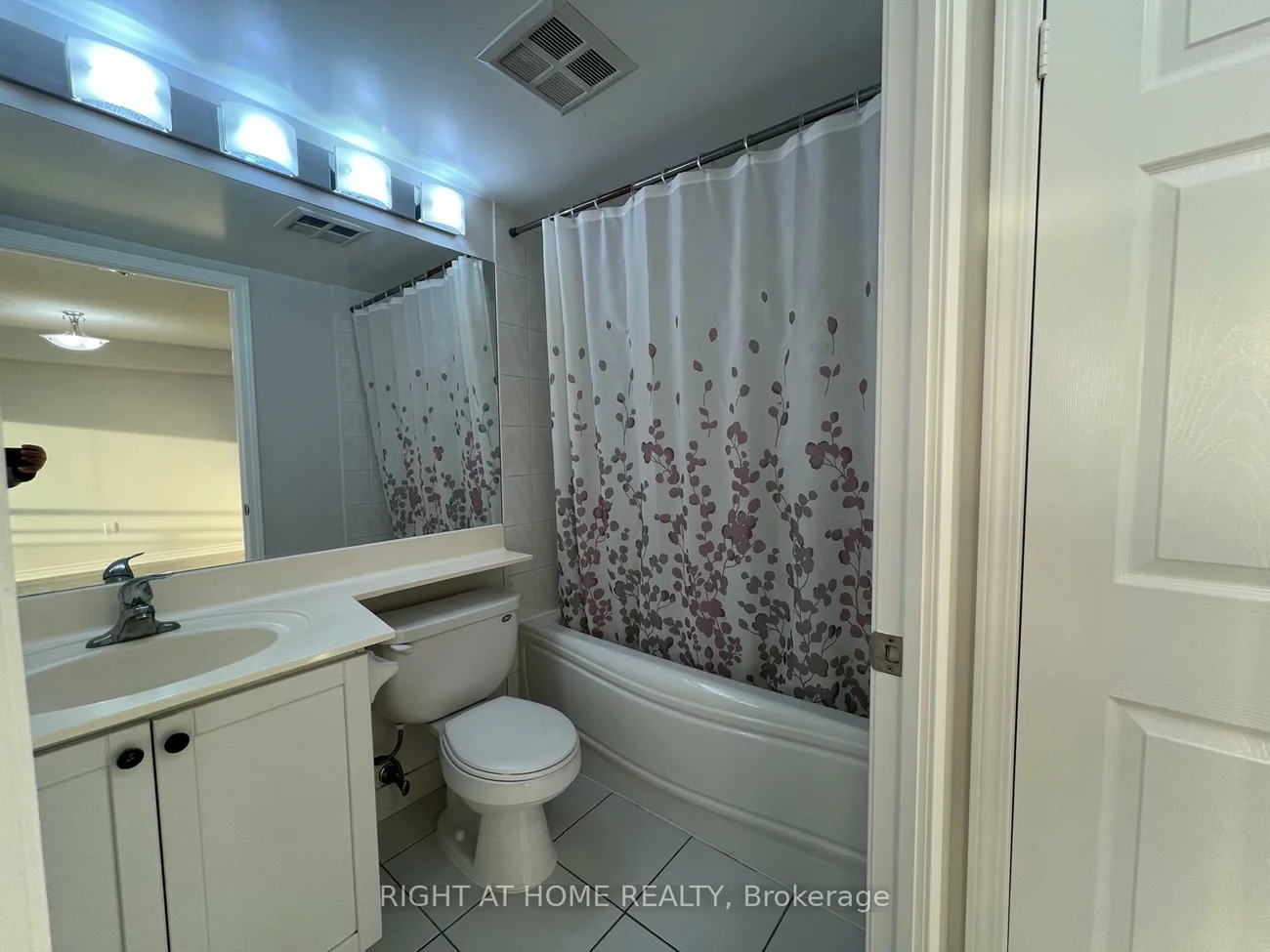 55, Strathaven, Hurontario, Mississauga