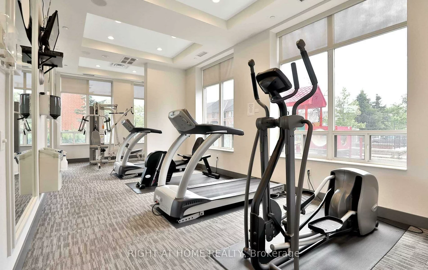 55, Strathaven, Hurontario, Mississauga