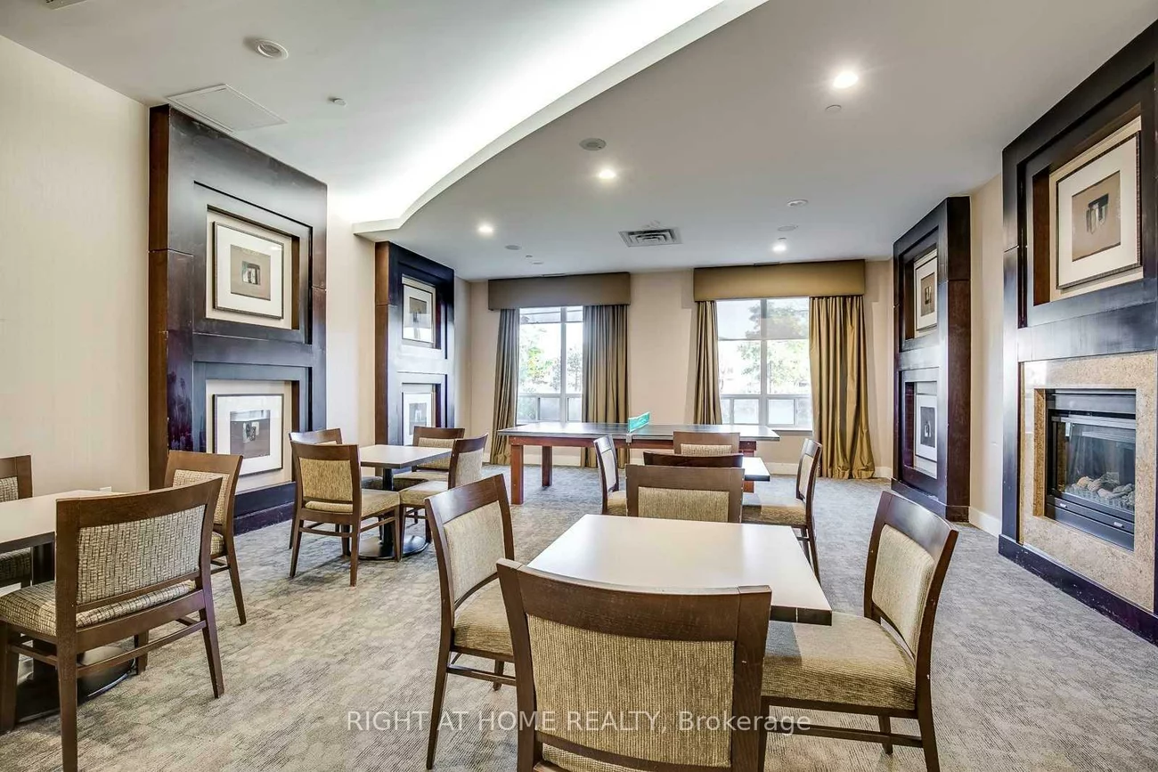 55, Strathaven, Hurontario, Mississauga