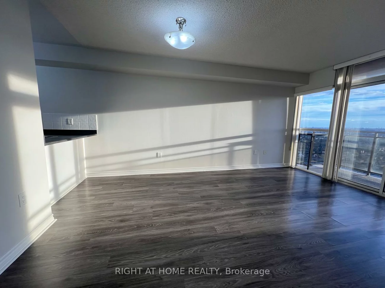 55, Strathaven, Hurontario, Mississauga