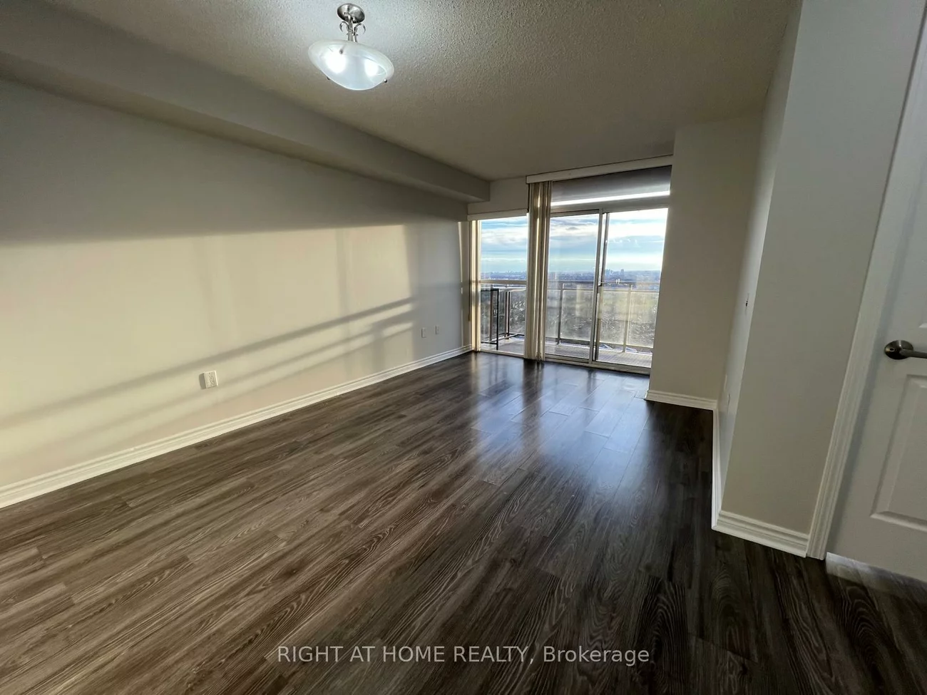 55, Strathaven, Hurontario, Mississauga