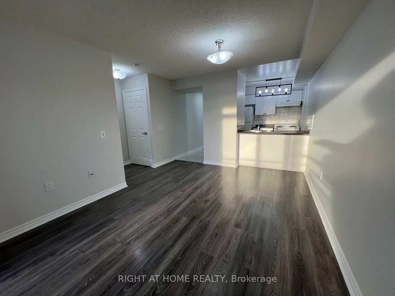 55, Strathaven, Hurontario, Mississauga