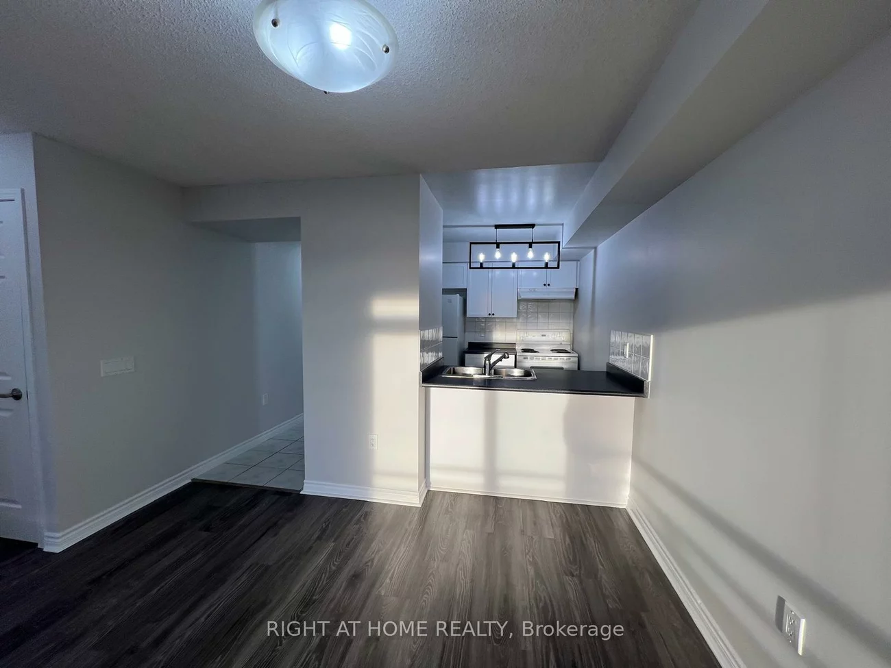 55, Strathaven, Hurontario, Mississauga