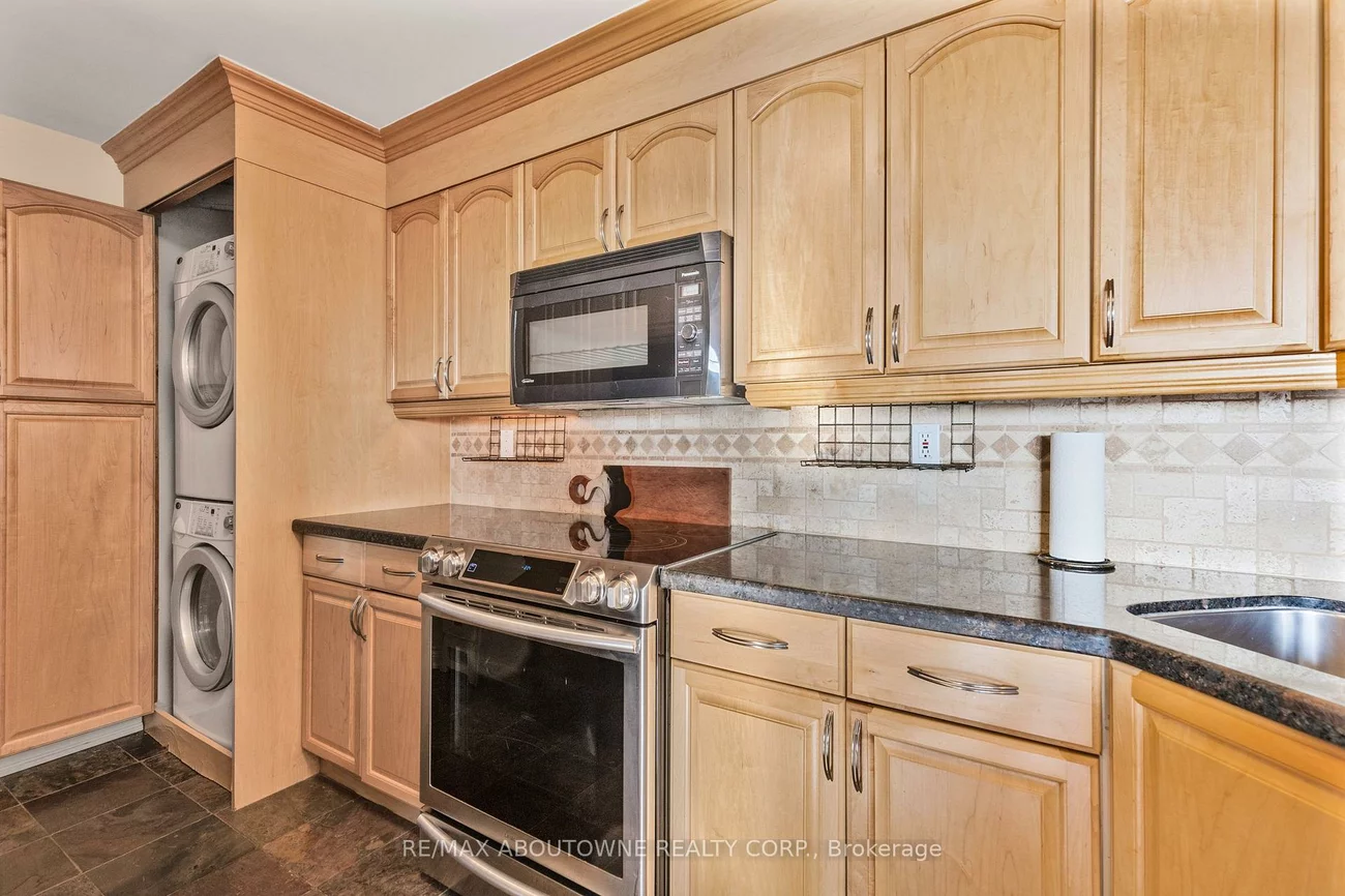 700, Constellation, Hurontario, Mississauga